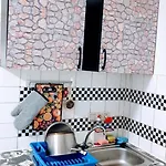 In Center Halle With Shared Bathroom & Kitchen - Free Wifi & Ground Floor Daire *