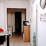 In Center Halle With Shared Bathroom & Kitchen - Free Wifi & Ground Floor Daire