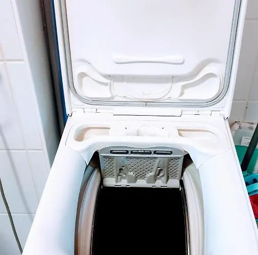 In Center Halle With Shared Bathroom & Kitchen - Free Wifi & Ground Floor