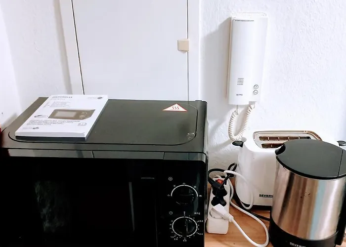 In Center Halle With Shared Bathroom & Kitchen - Free Wifi & Ground Floor Apartman