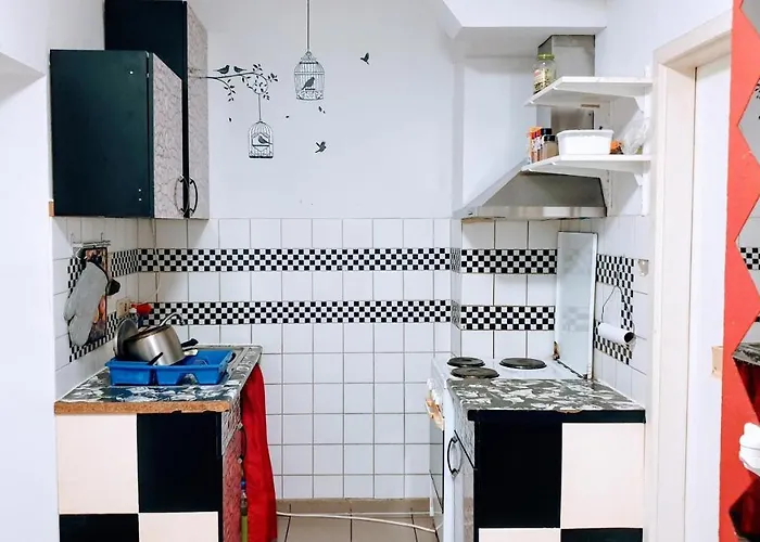 Apartman In Center Halle With Shared Bathroom & Kitchen - Free Wifi & Ground Floor