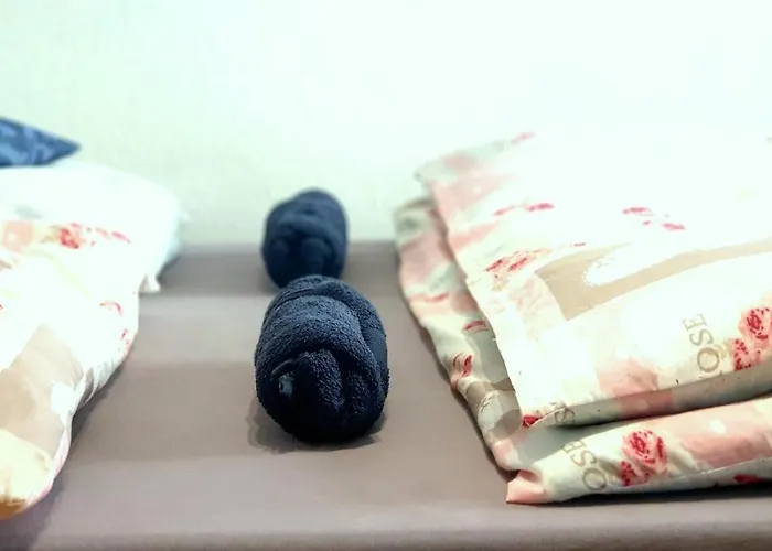 In Center Halle With Shared Bathroom & Kitchen - Free Wifi & Ground Floor Apartman *