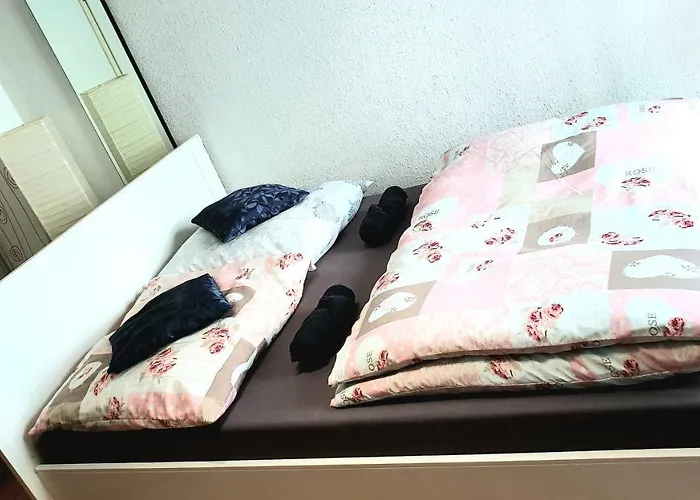 In Center Halle With Shared Bathroom & Kitchen - Free Wifi & Ground Floor *