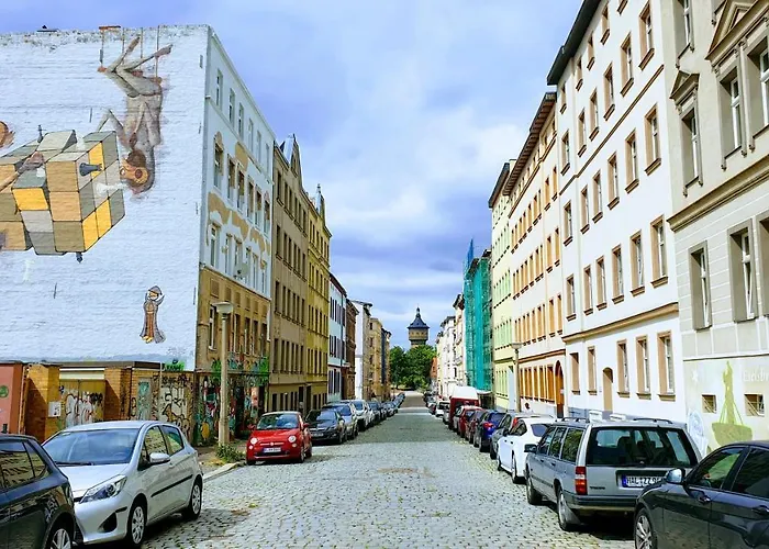 In Center Halle With Shared Bathroom & Kitchen - Free Wifi & Ground Floor Apartman